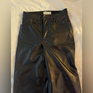 Abercrombie & Fitch The '90s Relaxed, High Rise Pant